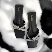 FANCY BOW FLATS