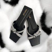 FANCY BOW FLATS