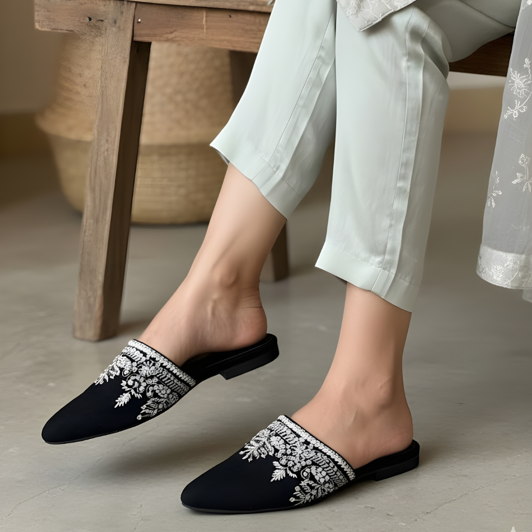 Zarifa Black – Floral Embroidered Slip-On Flats