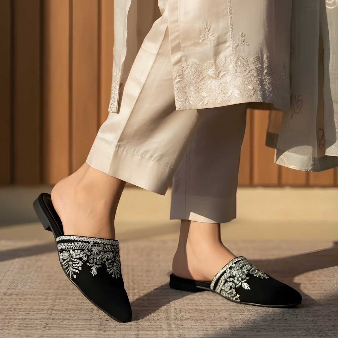 Zarifa Black – Floral Embroidered Slip-On Flats